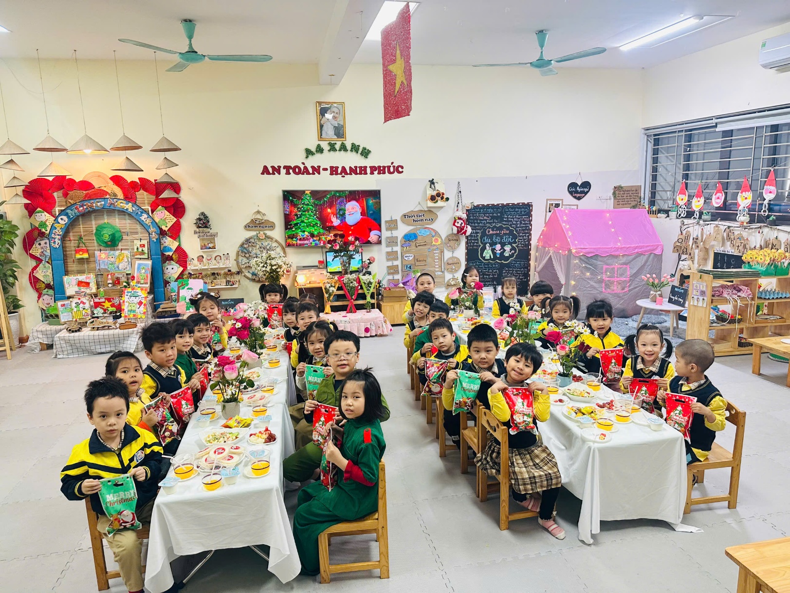 C:\Users\ADMIN\Desktop\ảnh a4. 2024-2025\ảnh T12\z6162295610677_6ff1b8fd93e0a3426fc9d778739851a5.jpg