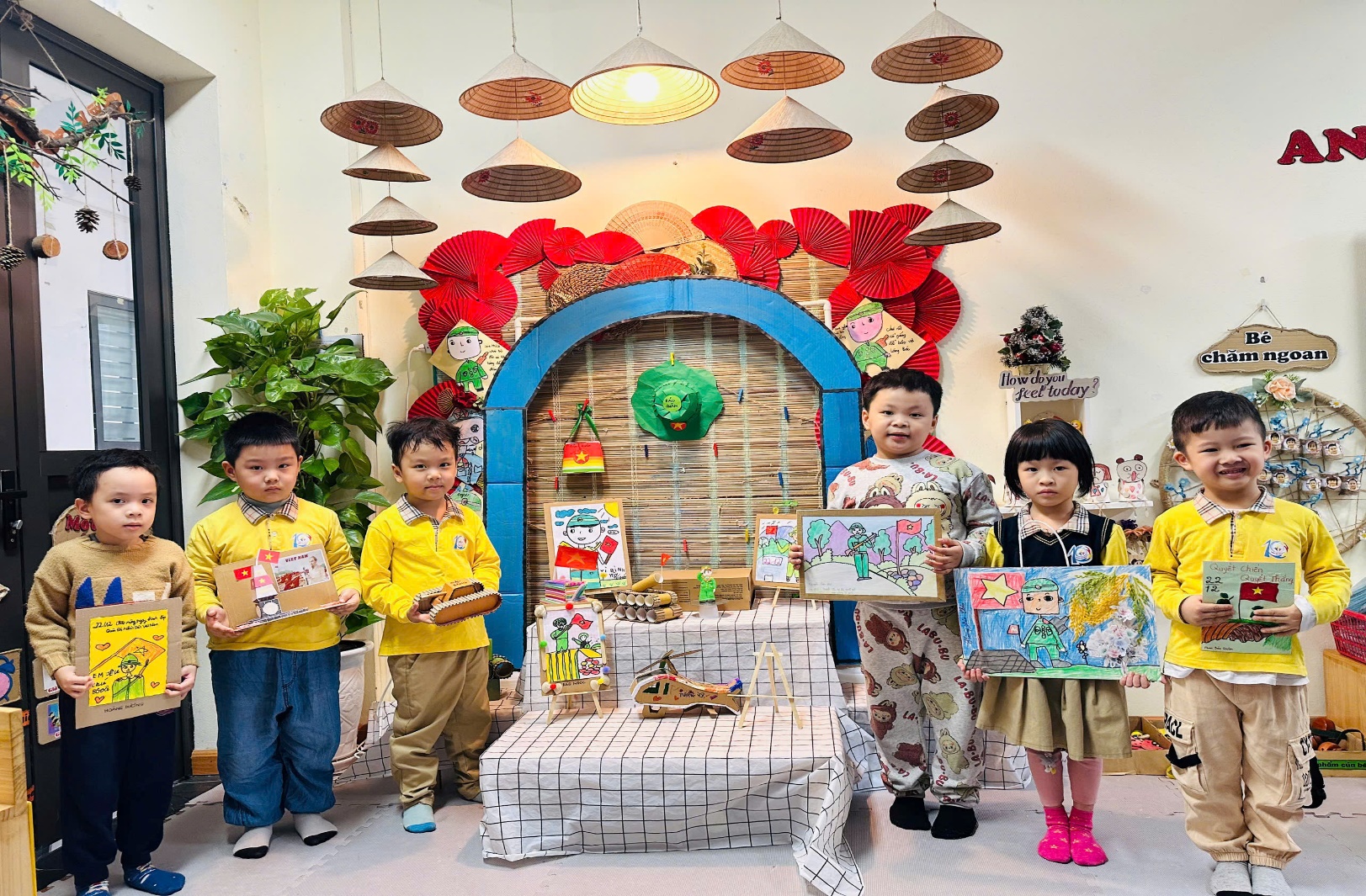 C:\Users\ADMIN\Desktop\ảnh a4. 2024-2025\ảnh T12\z6120529613090_fb0120c46fac72d2fcaf6600eb4acaa3.jpg