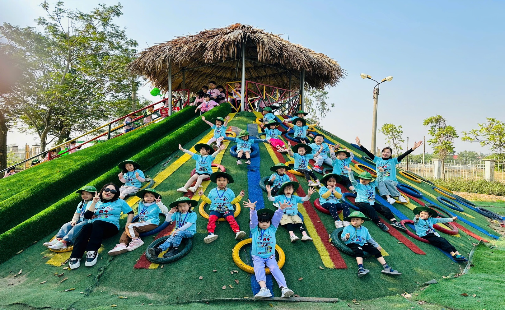 C:\Users\ADMIN\Desktop\ảnh a4. 2024-2025\ảnh T12\z6163718639421_4bd0146bf79f473bafdd000a43a4b40d.jpg