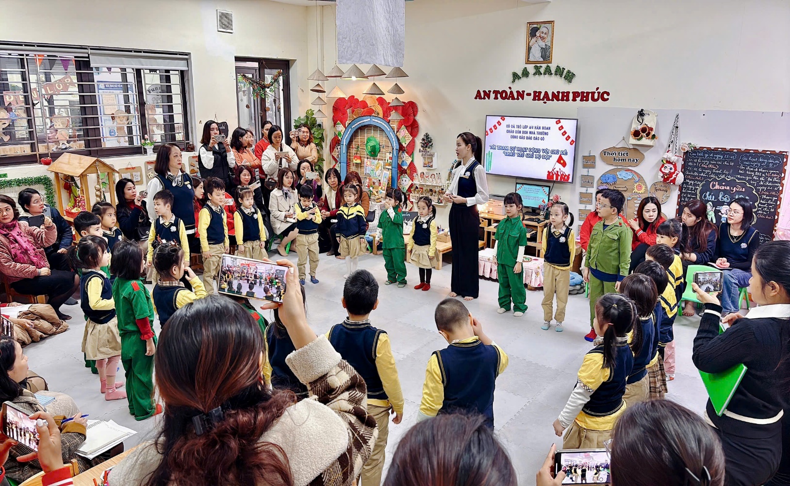 C:\Users\ADMIN\Desktop\ảnh a4. 2024-2025\ảnh T12\z6162406538185_0af976a7b87788e99f1b84dc43593153.jpg