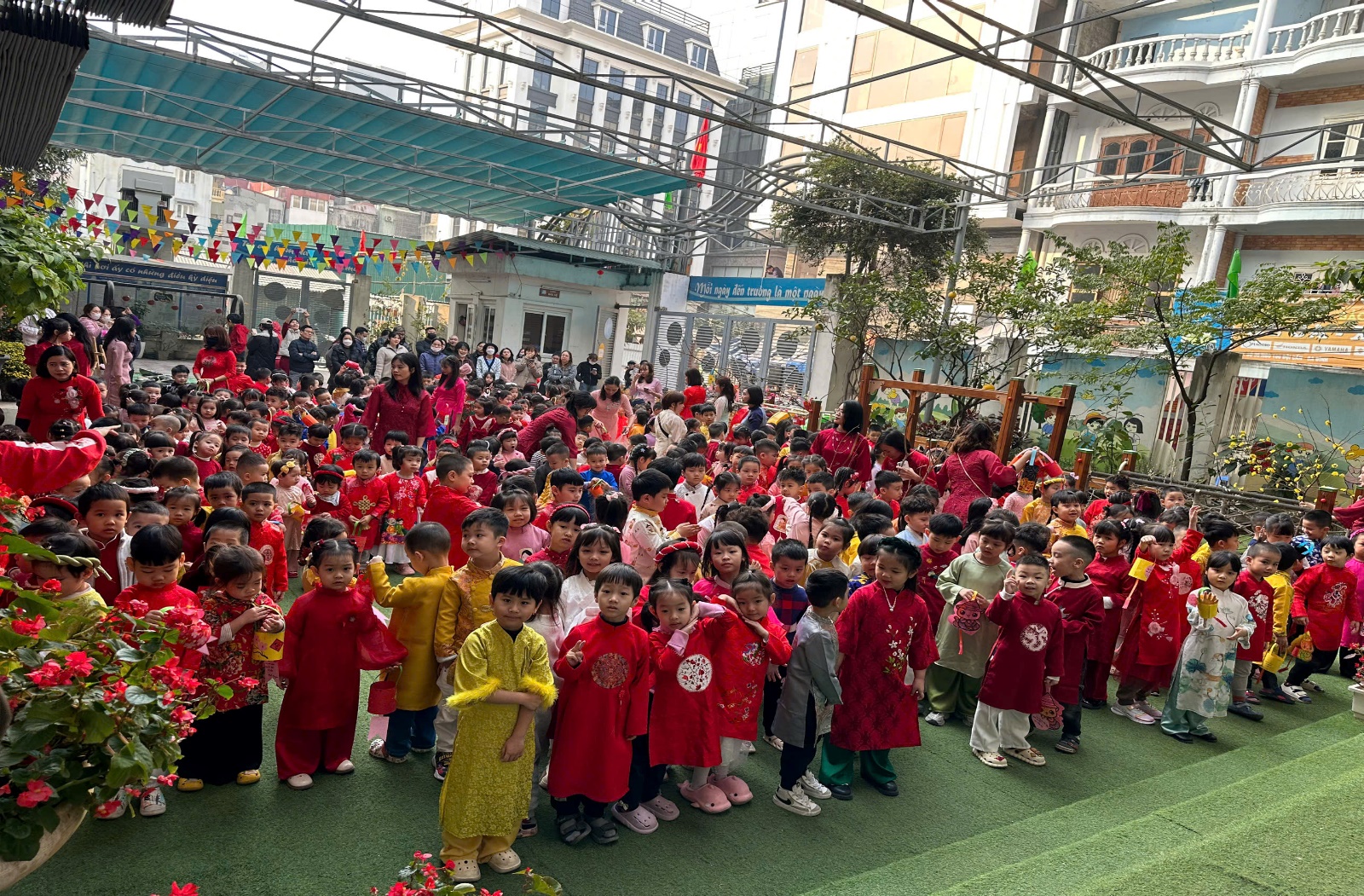 C:\Users\ADMIN\Desktop\ảnh a4. 2024-2025\ẢNH THÁNG 1\z6249382740212_4fb849256337028a1027bd0bc19787f8.jpg