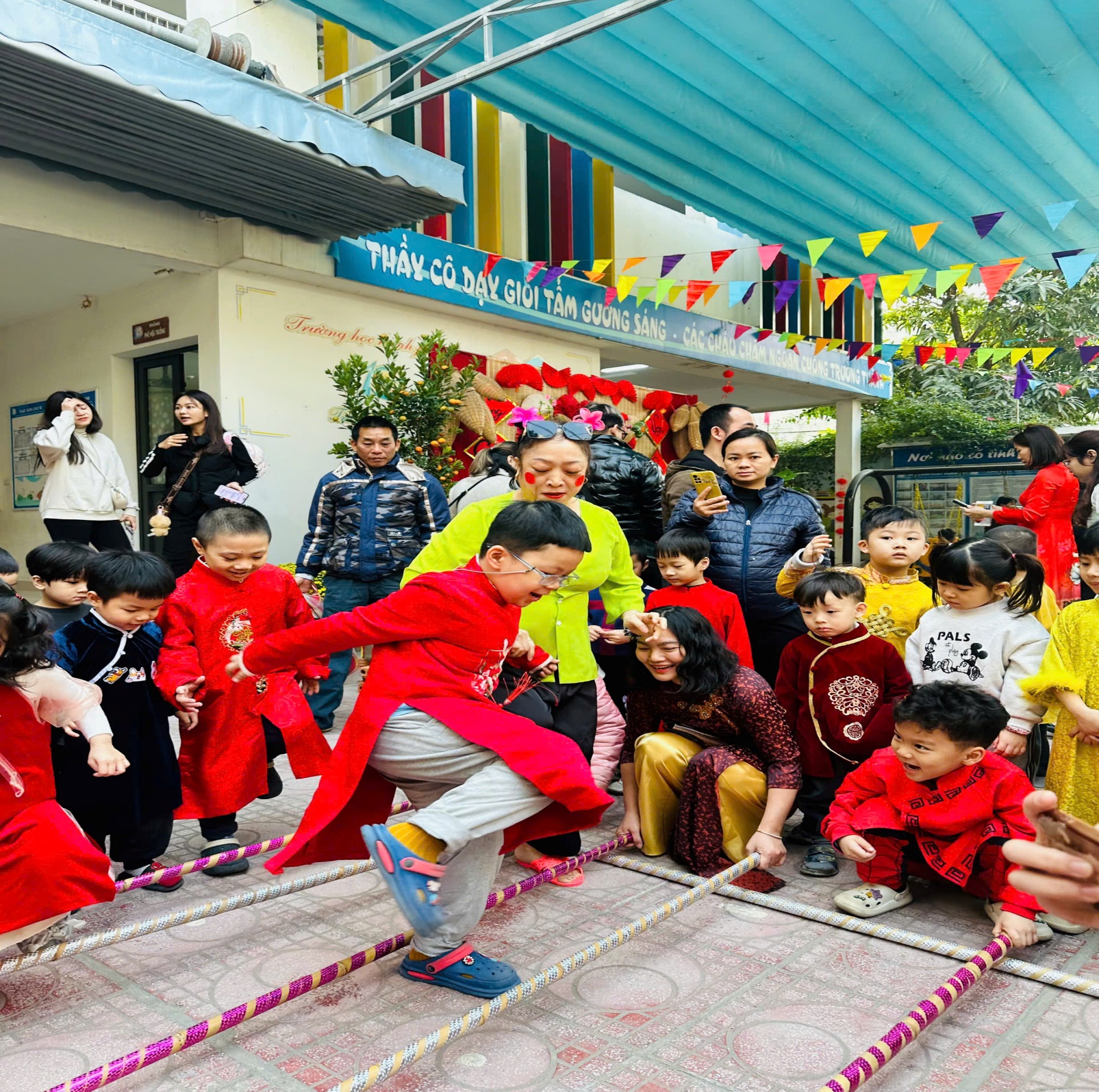 C:\Users\ADMIN\Desktop\ảnh a4. 2024-2025\ẢNH THÁNG 1\z6249382701080_2ab990b8d3a27547ac7c4166ce6db812.jpg