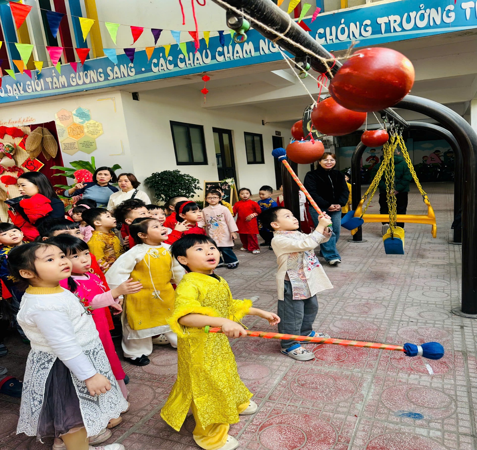 C:\Users\ADMIN\Desktop\ảnh a4. 2024-2025\ẢNH THÁNG 1\z6249380243807_b84c39832636f2d7287e5306382e6926.jpg