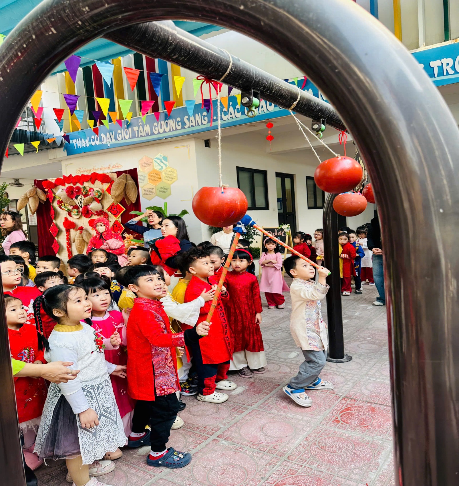 C:\Users\ADMIN\Desktop\ảnh a4. 2024-2025\ẢNH THÁNG 1\z6249380676826_75b4675004cfc6f8b2a146a6a49ccfb5.jpg