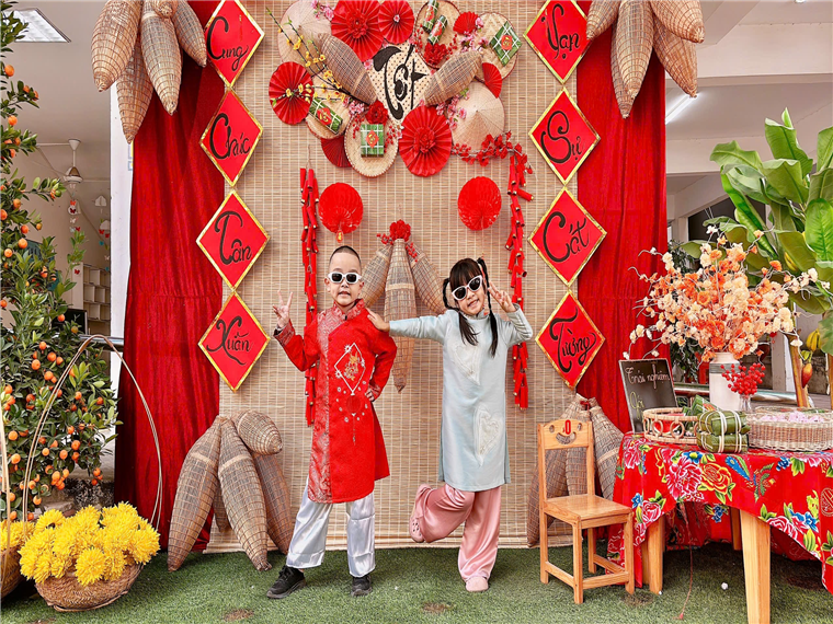 Ảnh có chứa hoa, Thiết kế hoa cỏ, Cắm hoa, Truyền thống
Mô tả được tạo tự động