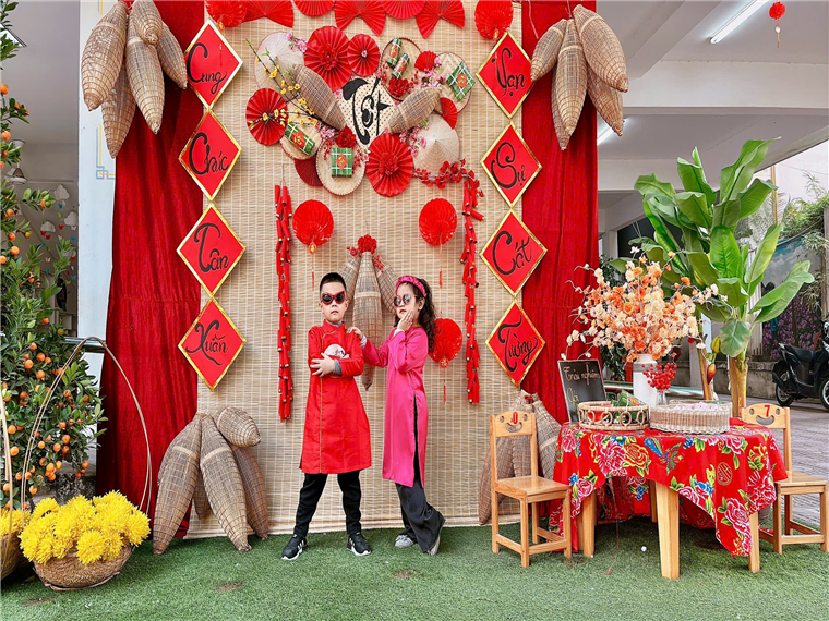 Ảnh có chứa giáng sinh, Thiết kế hoa cỏ, hoa, thực vật
Mô tả được tạo tự động