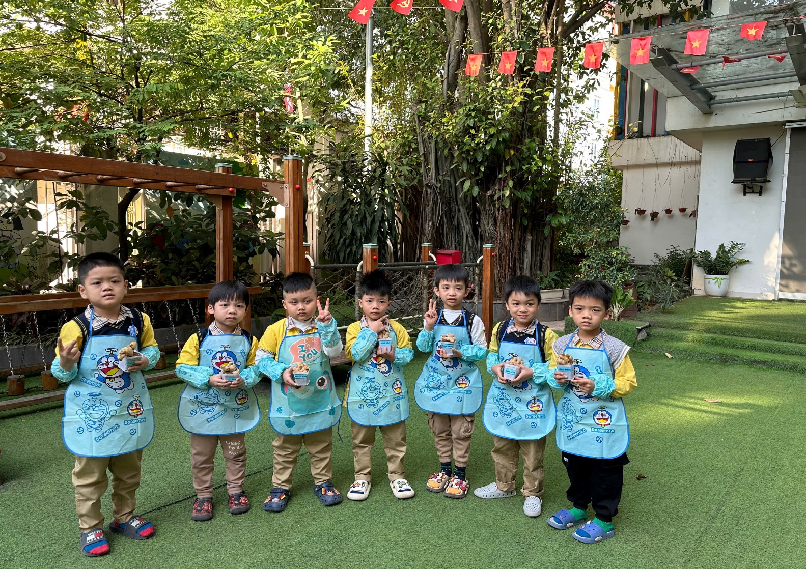 C:\Users\ADMIN\Desktop\A4. 2025-2026\Ảnh\Tháng 11\Trồng gừng\z7261738351356_39f5a3bb23d7e2e6ccbe7d0f1d29c54a.jpg