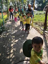 Phụ huynh cần chuẩn bị gì cho trẻ mầm non khi tham gia hoạt động dã ngoại?