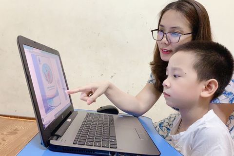 Trường mẫu giáo số 10 phối hợp với phụ huynh trong công tác dạy học online giúp trẻ nghỉ ở nhà nhưng không nghỉ học