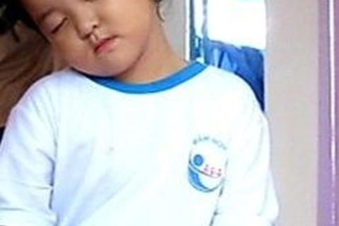 Trẻ ngủ ít dễ bị chậm nói, học kém