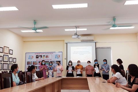 TRAO QUYẾT ĐỊNH TUYỂN DỤNG VIÊN CHỨC GIÁO DỤC NĂM 2020 TẠI TRƯỜNG MẪU GIÁO SỐ 10.