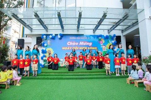 Trường Mẫu giáo Số 10 – Quận Ba Đình chào mừng ngày hội non sông