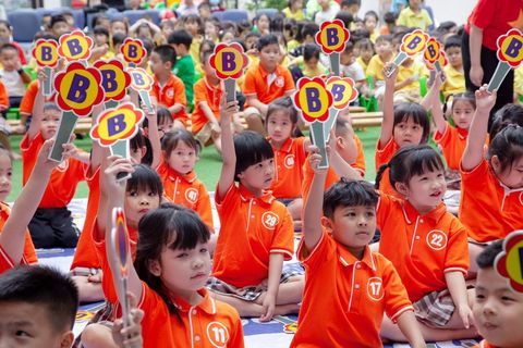 Đồng loạt giáo viên nhận được tin nhắn của phụ huynh sau cuộc họp cuối năm của lớp tại trường Mẫu giáo số 10