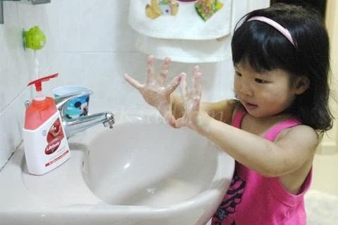 8 lưu ý khi điều trị F0 là trẻ em tại nhà dành cho cha mẹ