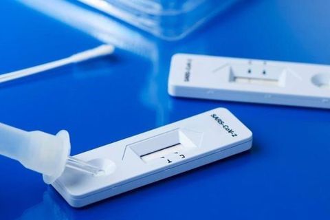 Test nhanh COVID-19 vô tội vạ, nhiều người 'viêm màng túi': Chuyên gia cảnh báo