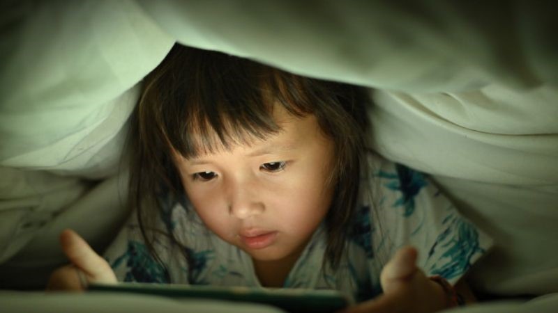 Tuyệt chiêu giúp trẻ dứt 'cơn nghiện' điện thoại hiệu quả