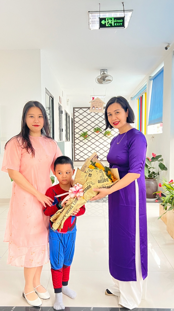 Một số hoạt động chào mừng ngày quốc tế phụ nữ của cô trò khối mẫu giáo lớn trường Mẫu giáo số 10