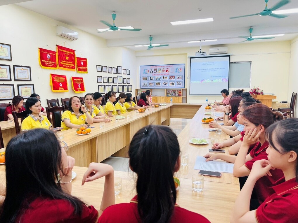 Trường Mẫu giáo Số 10 chia tay đoàn sinh viên thực tập số 15 ngành giáo dục mầm non của Trường CĐSP trung ương I