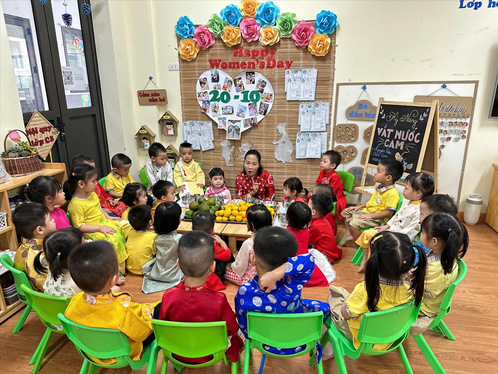 Hoạt động trải nghiệm: Bé tập làm nội trợ: “Vắt nước cam” của các bé lớp C3