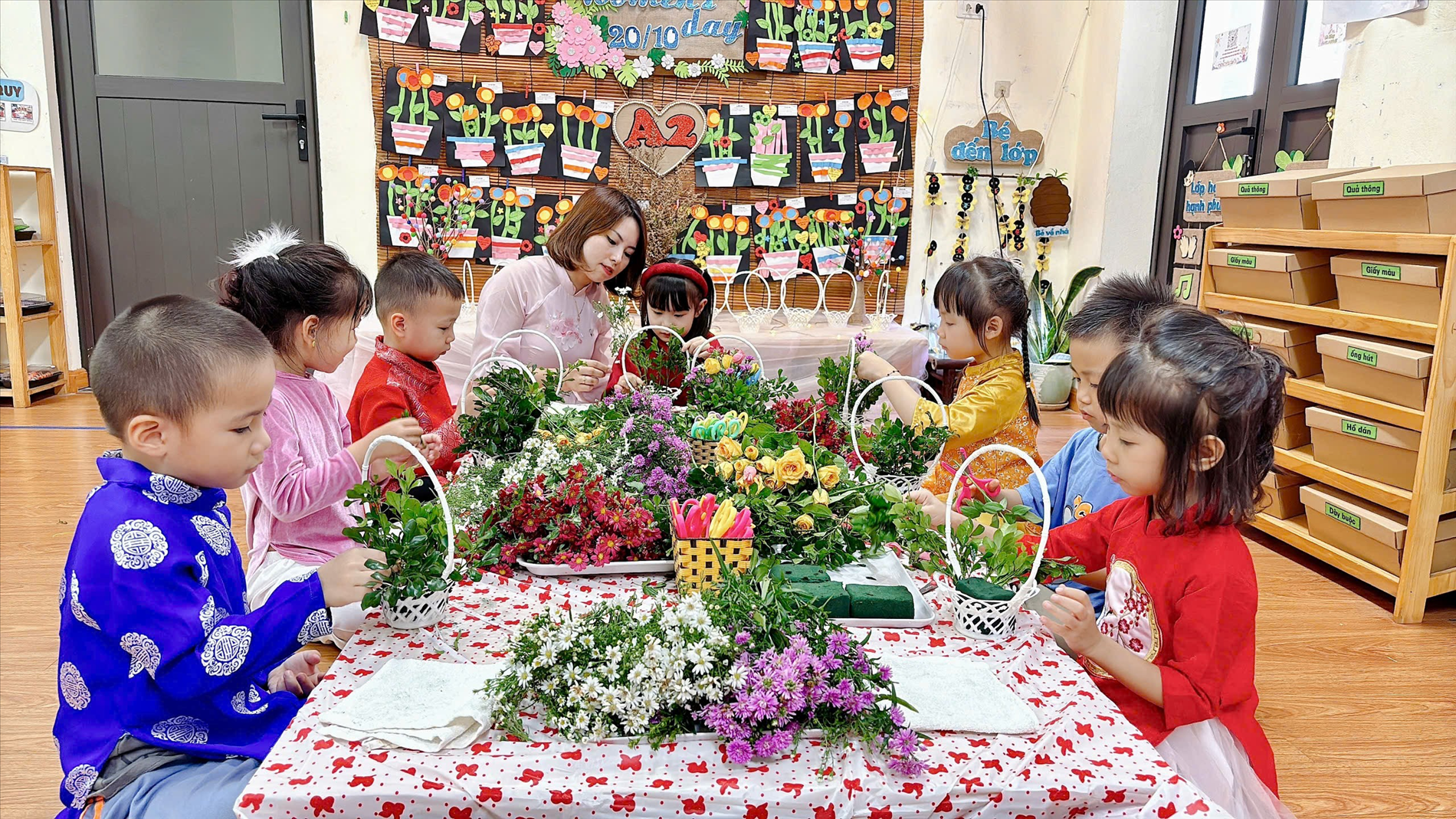 MỘT SỐ HOẠT ĐỘNG CHÀO MỪNG NGÀY PHỤ NỮ VIỆT NAM 20/10 CỦA CÔ TRÒ LỚP MGL A2