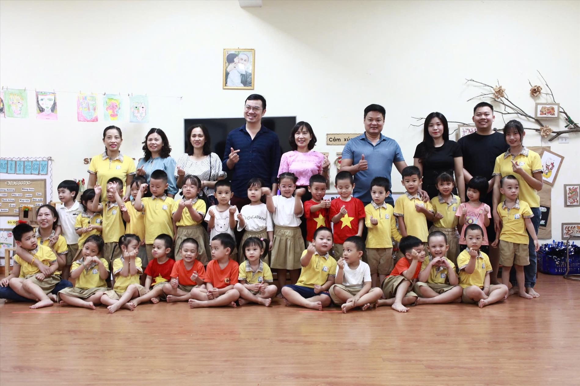 Hoạt động kết nối phụ huynh “ Ngày hội thể thao -Vui khoẻ cùng bé yêu” của lớp B1