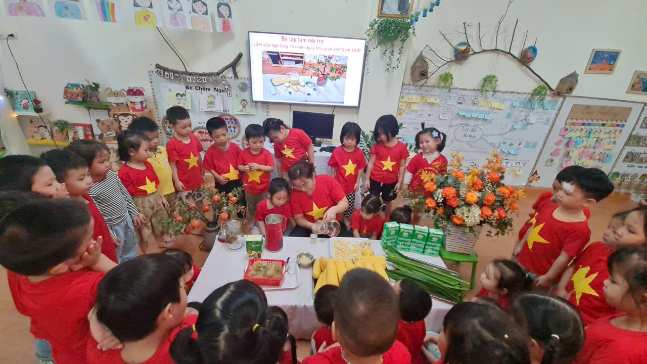 Trải nghiệm làm sữa ngô chào mừng ngày nhà giáo Việt Nam 20/ 11 của các con lớp MGN B3