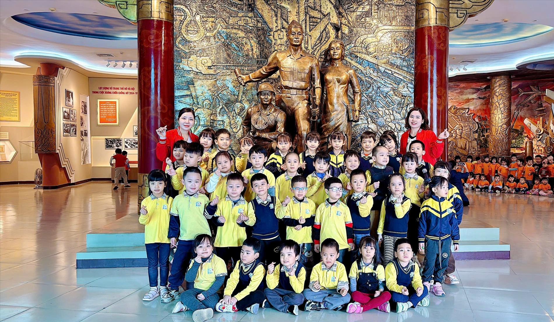 LỚP MGL A2 CHÀO MỪNG NGÀY THÀNH LẬP QUÂN ĐỘI NHÂN DÂN VIỆT NAM 22/12 VỚI NHIỀU HOẠT ĐỘNG Ý NGHĨA