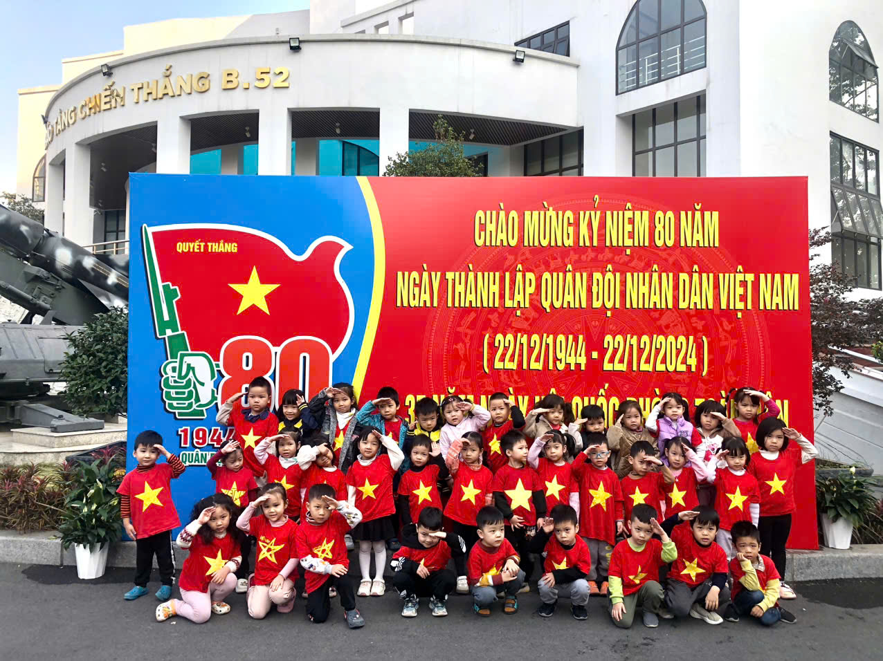 Lớp B3 chào mừng kỷ niệm 80 năm ngày Thành lập Quân đội Nhân dân Việt Nam 22/12/1944 - 22/12/2024.