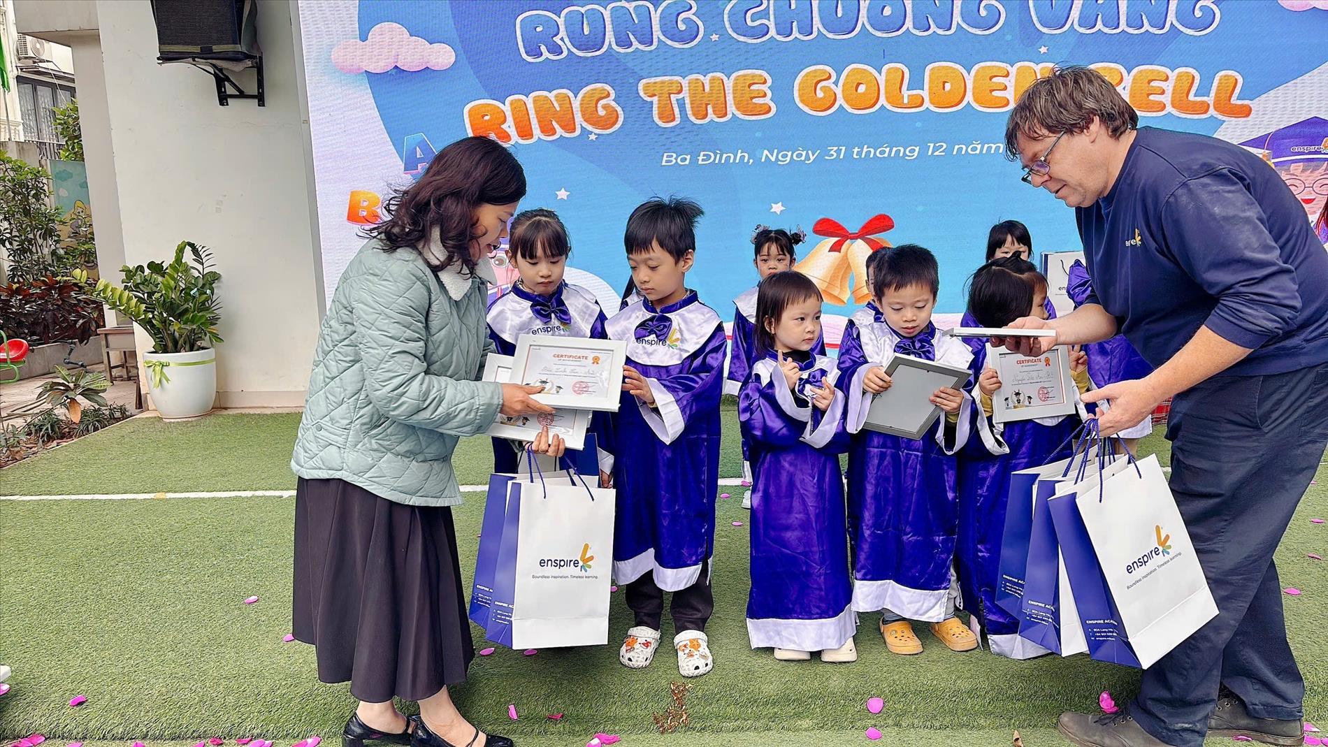 LỚP MẪU GIÁO LỚN A2 HÂN HOAN CHÀO ĐÓN NĂM MỚI 2025