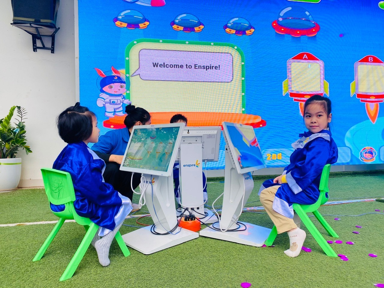 Các bé lớp MGL A5 sôi nổi tham gia chương trình “Chào đón năm mới 2025” của trường Mẫu Giáo Số 10.