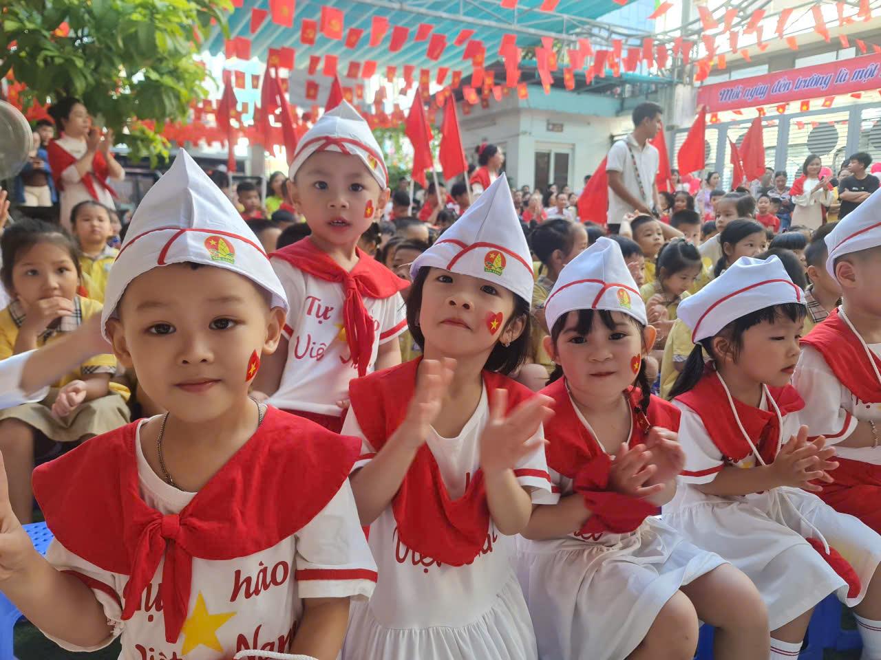 Các bé lớp MGN B3 hân hoan chào năm  học mới 2025-2026