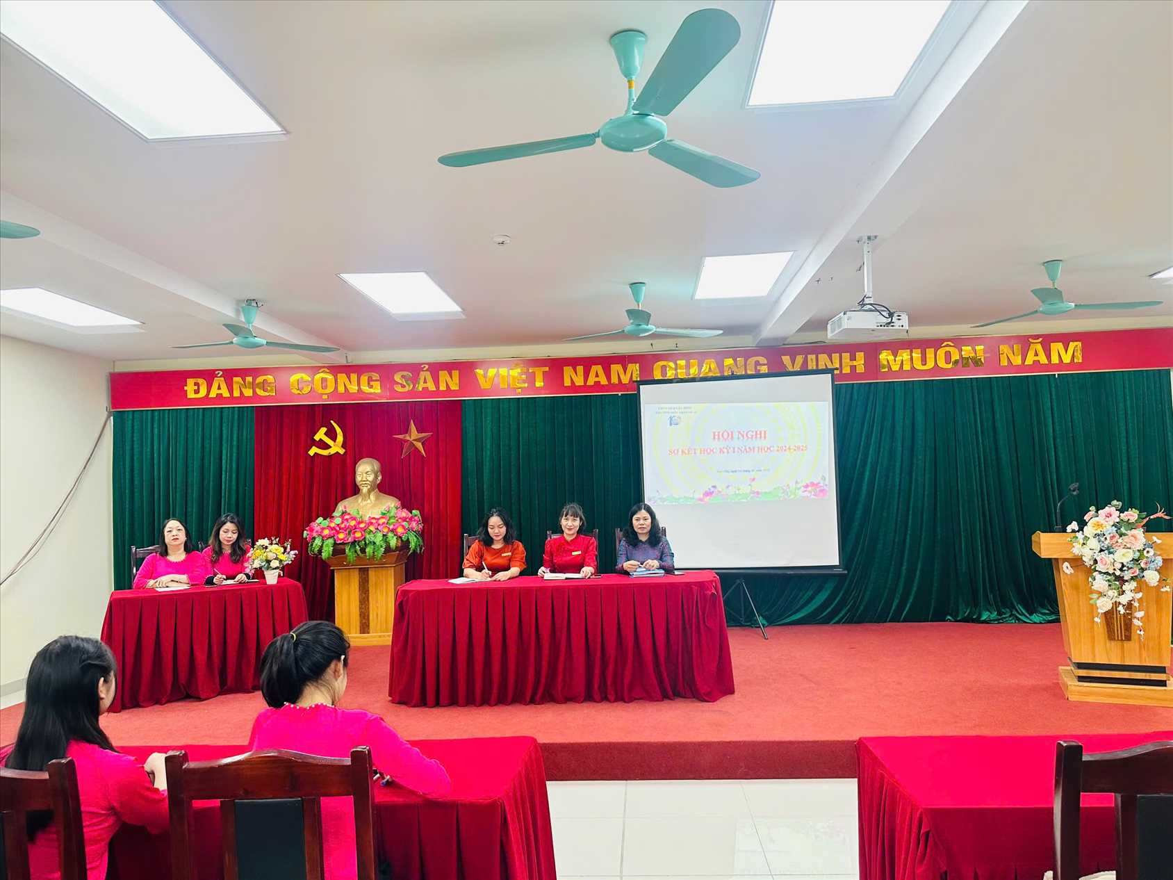 TRƯỜNG MẪU GIÁO SỐ 10 TỔ CHỨC HỘI NGHỊ SƠ KẾT HỌC KỲ I NĂM HỌC 2024-2025