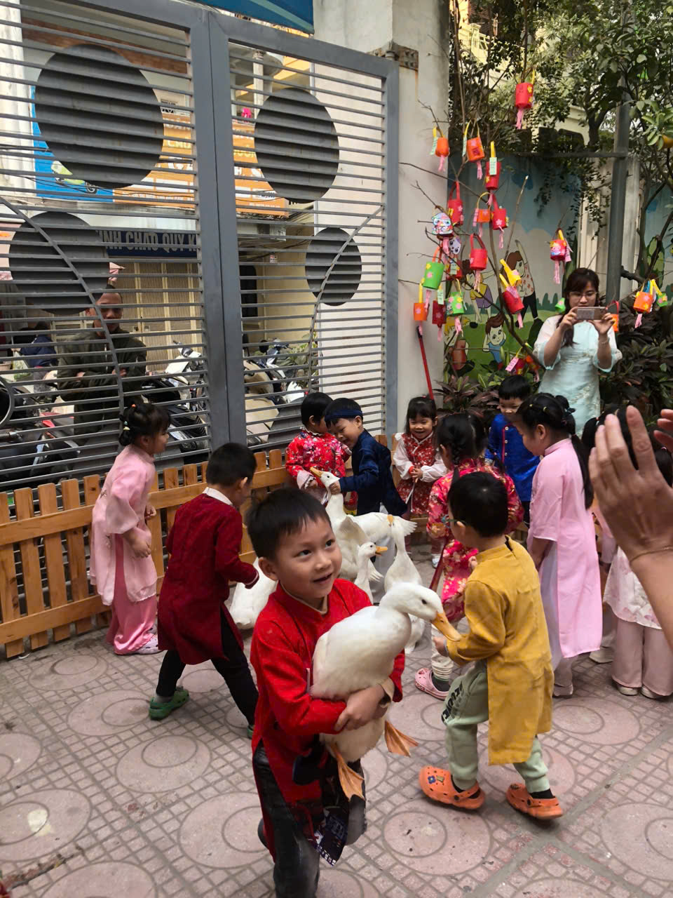 Các trò chơi dân gian chào xuân Ất Tỵ của các bé lớp MGN B3 trường MG Số 10