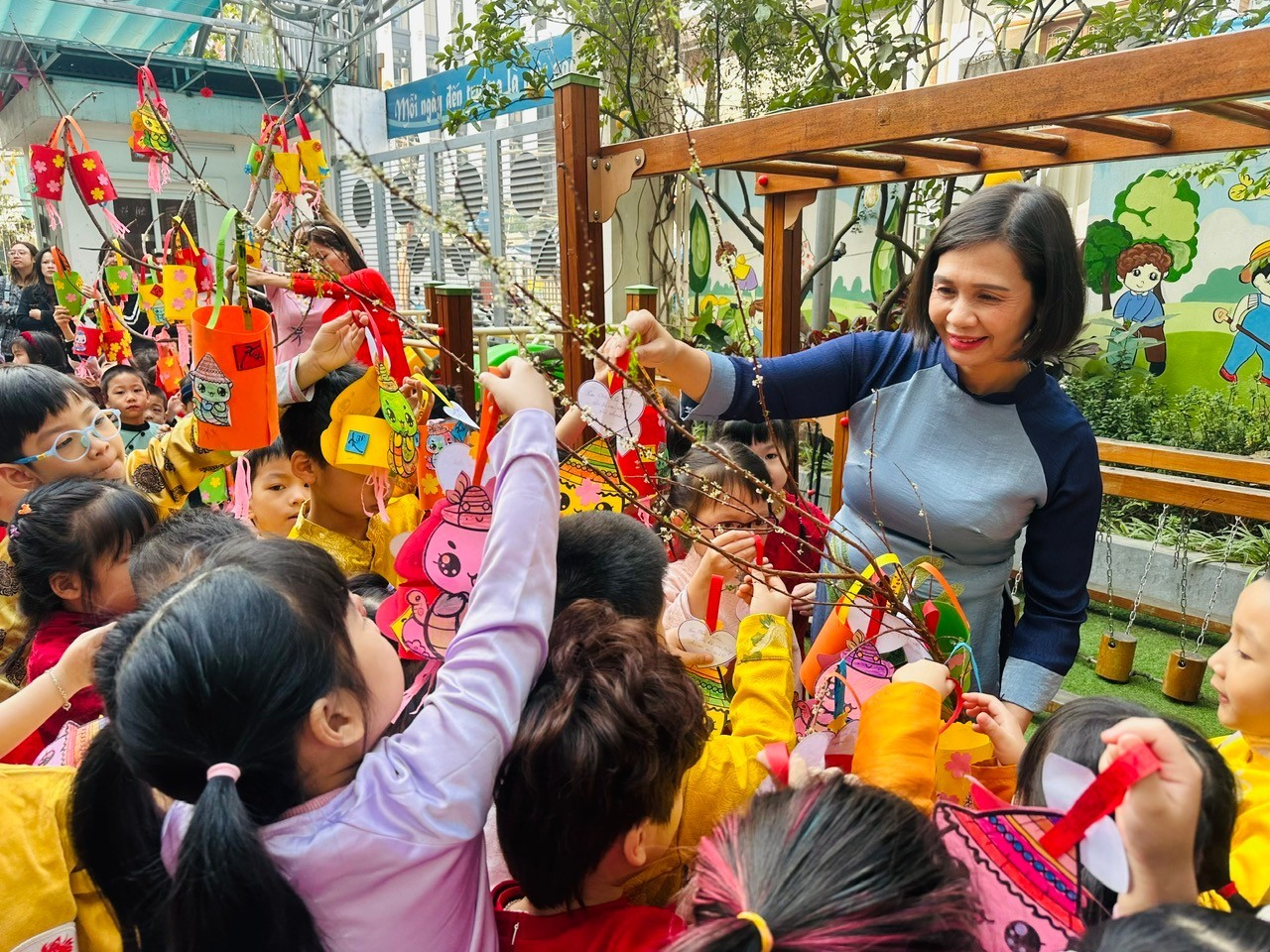 CÁC BÉ LỚP A1 TƯNG BỪNG ĐÓN XUÂN ẤT TỴ