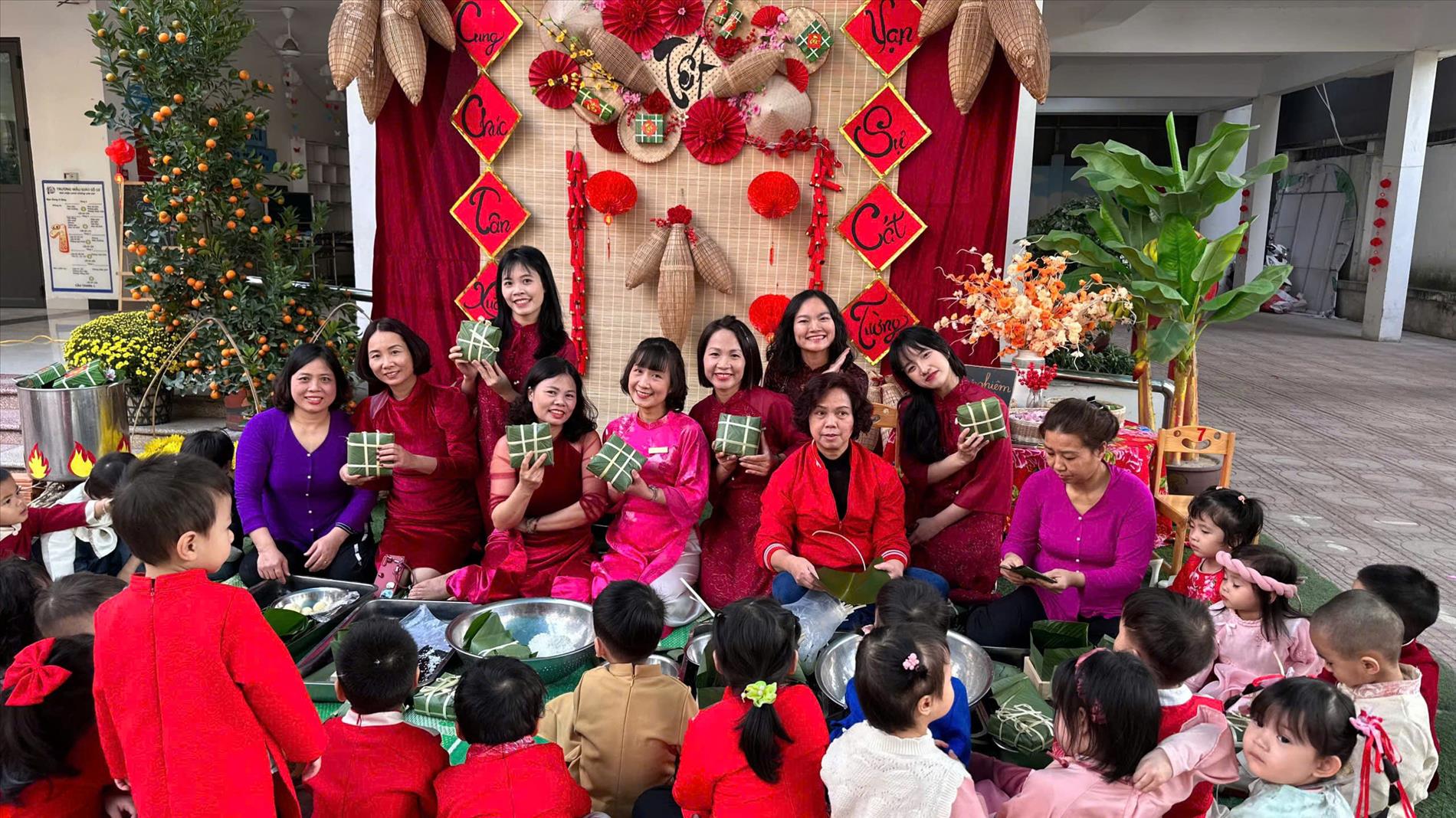 Các bé lớp C3 tham gia các hoạt động chào đón Tết Ất Tỵ: "Hội chợ Tết 2025"