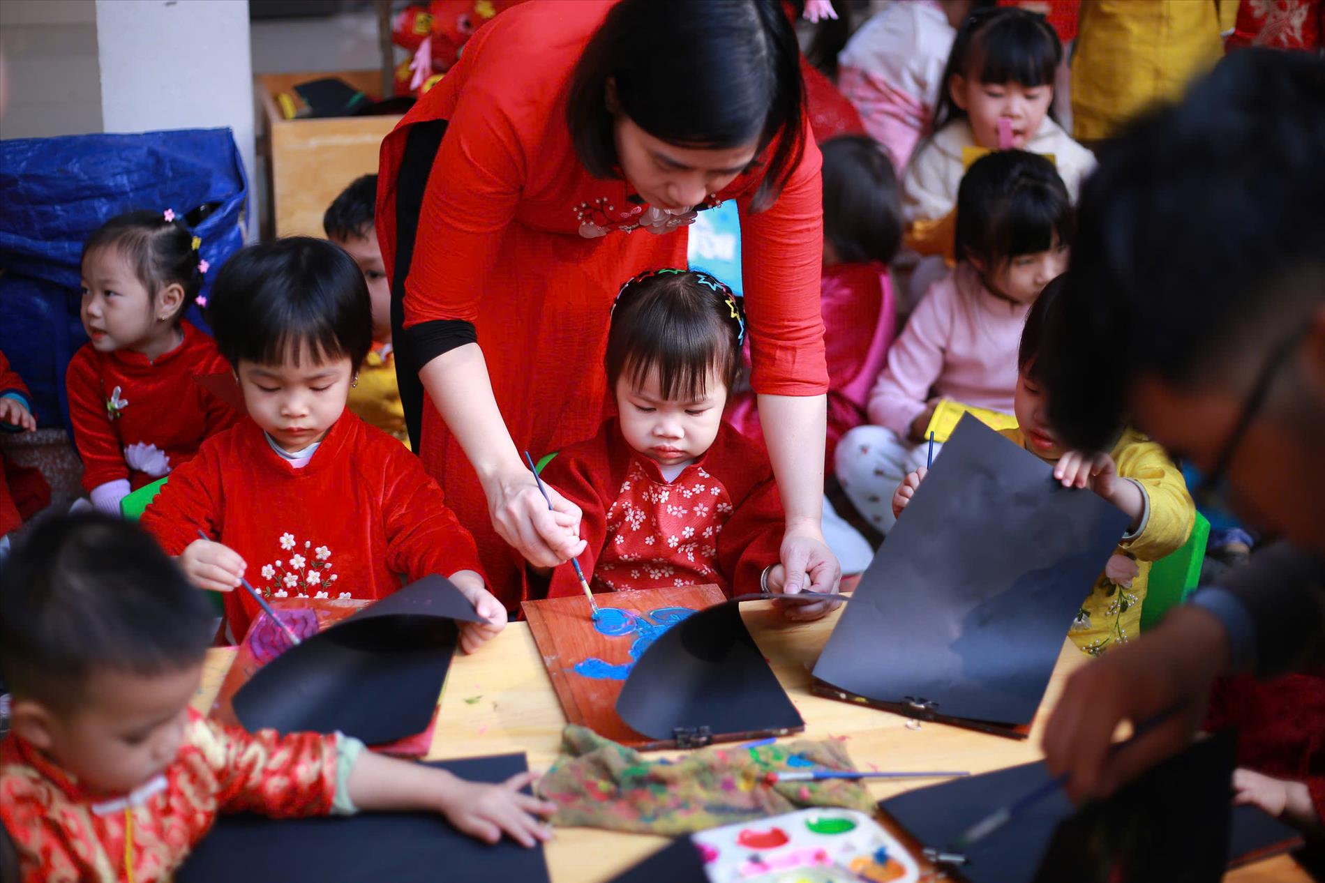 Các bé lớp Nhà trẻ D1 vui mừng tham gia lễ hội “ BÉ VUI ĐÓN TẾT” chào mừng xuân Ất Tỵ 2025 tại trường Mẫu Giáo số 10