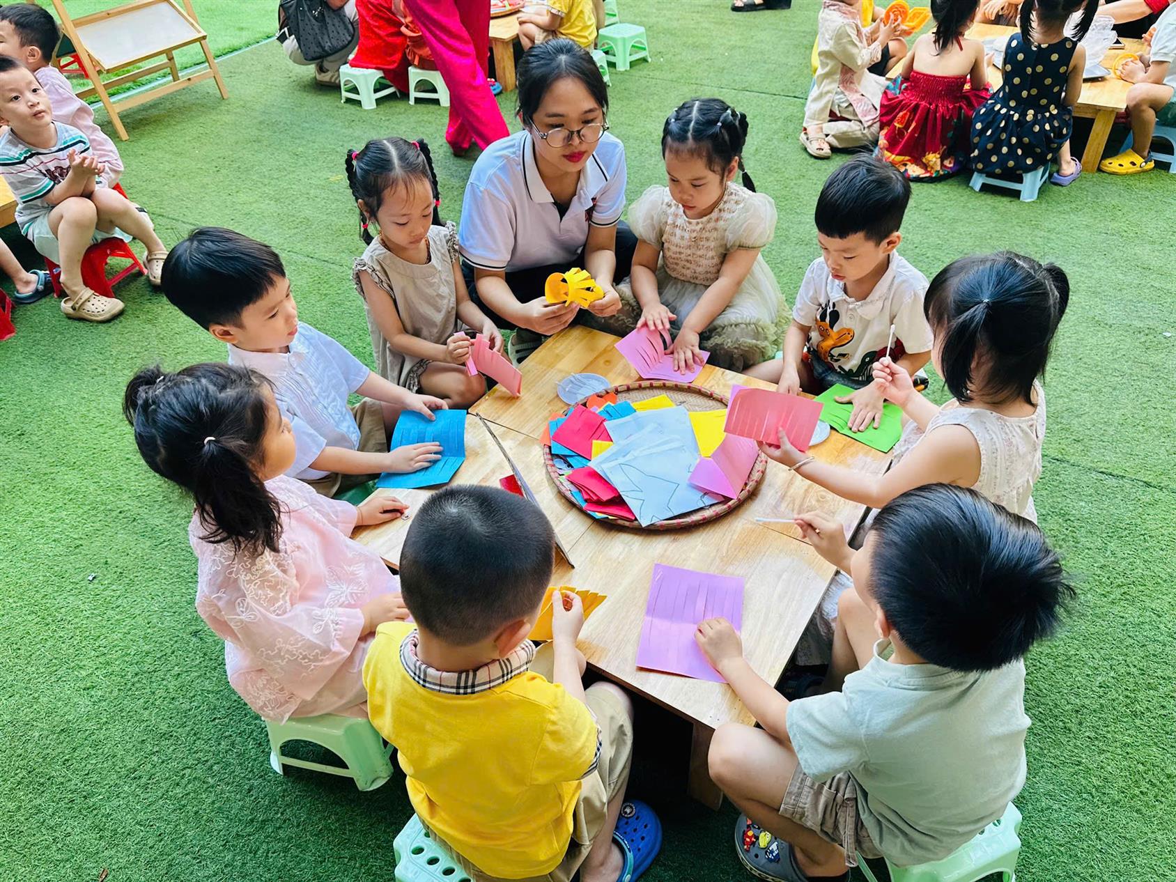 BÉ VUI TẾT TRUNG THU – NIỀM VUI TRỌN VẸN CỦA CÁC BÉ LỚP B4