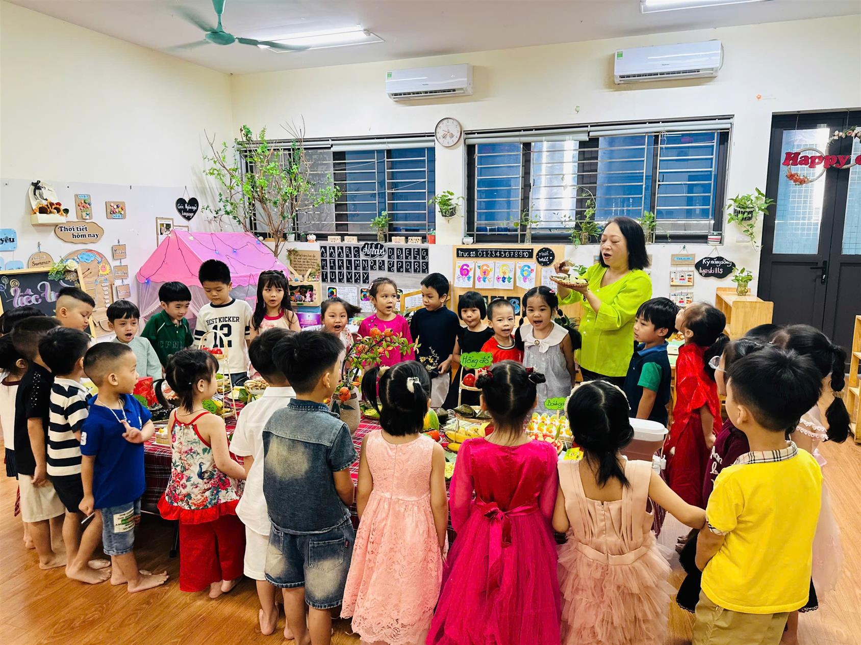 Tiệc trà mùa thu của các bé lớp Mẫu giáo lớp A4 – Mùa của yêu thương và gắn kết !