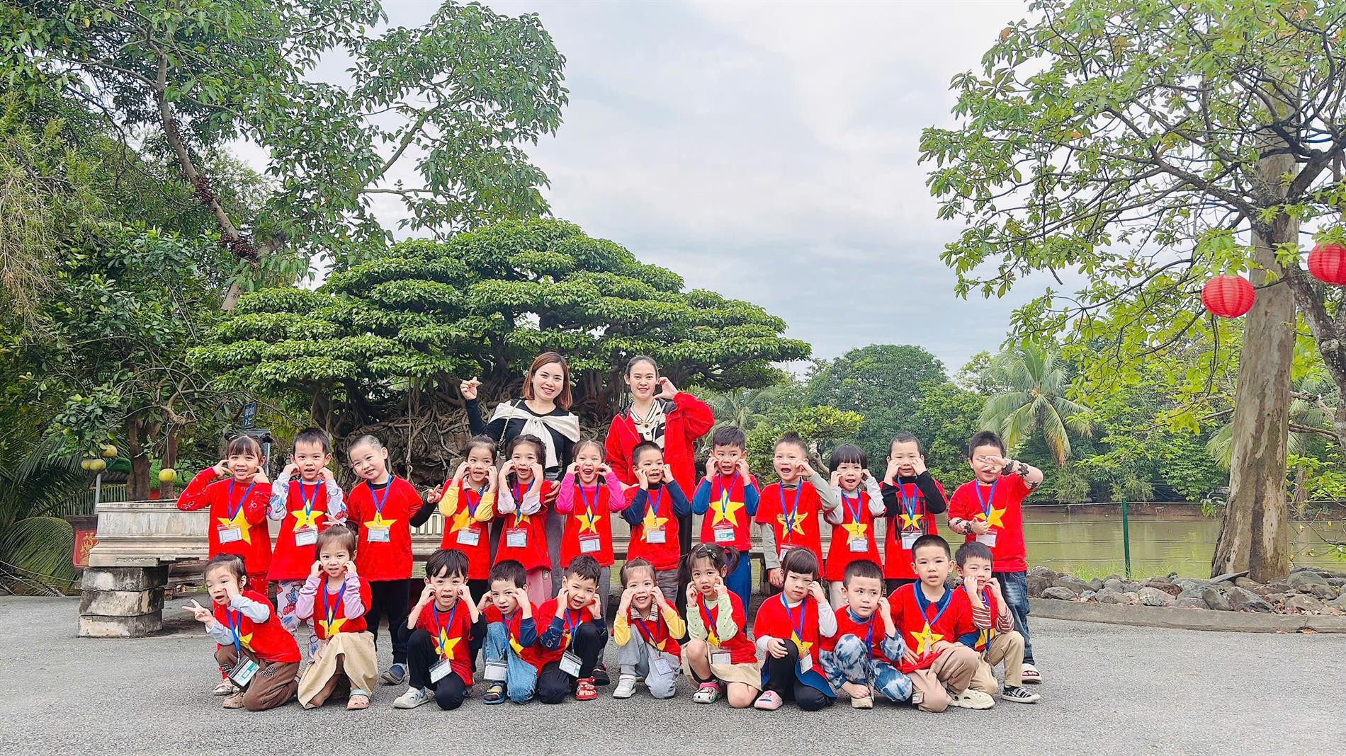 Lớp MGL A1 hào hứng và thích thú tham quan trải nghiệm tại Khu trải nghiệm Erahouse Hoàng Long.