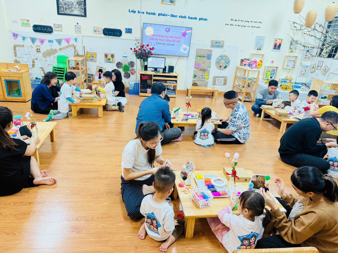 Lớp Mẫu giáo Bé C3 tổ chức hoạt động kết nối phụ huynh: “Lắng nghe cảm xúc và cùng con sáng tạo”