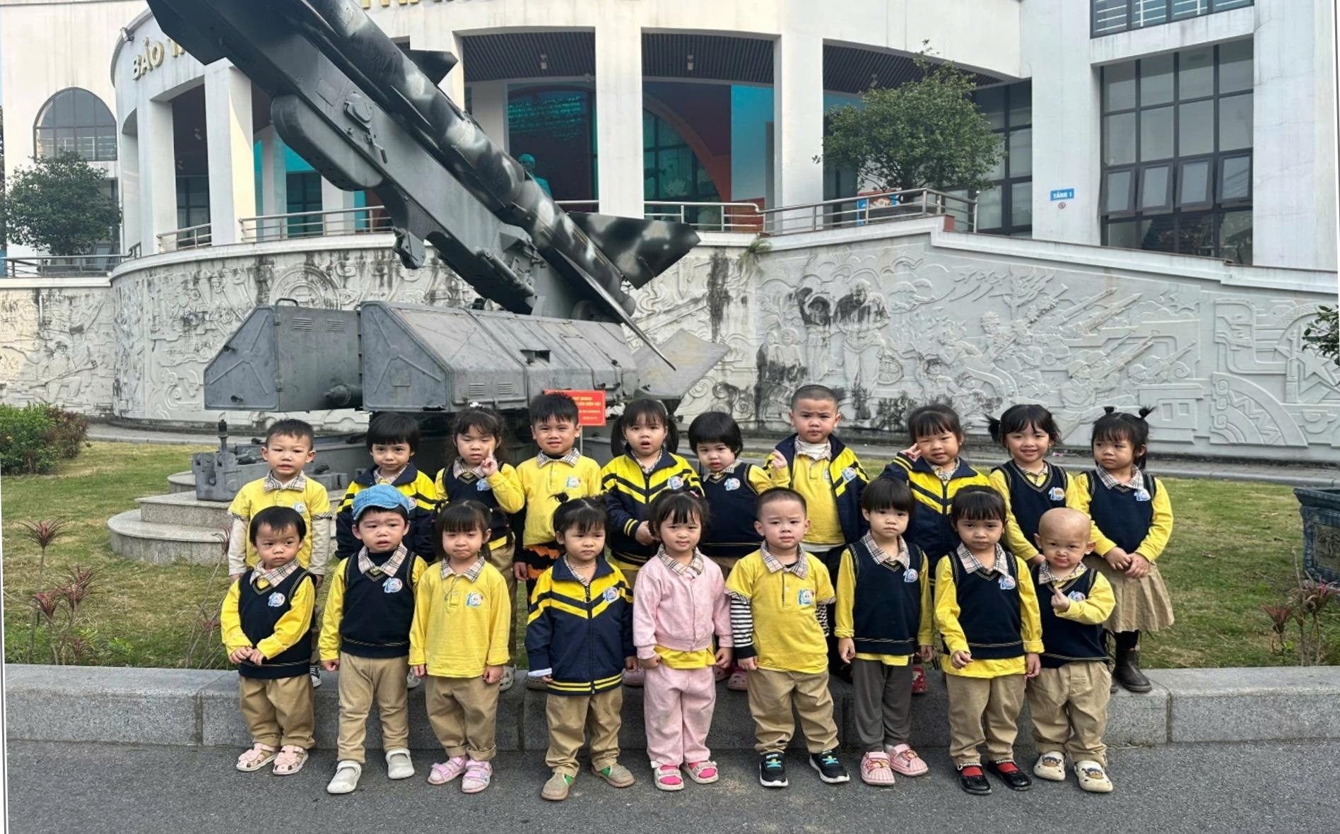 HOẠT ĐỘNG TRẢI NGHIỆM THAM QUAN BẢO TÀNG B52 LỚP C2