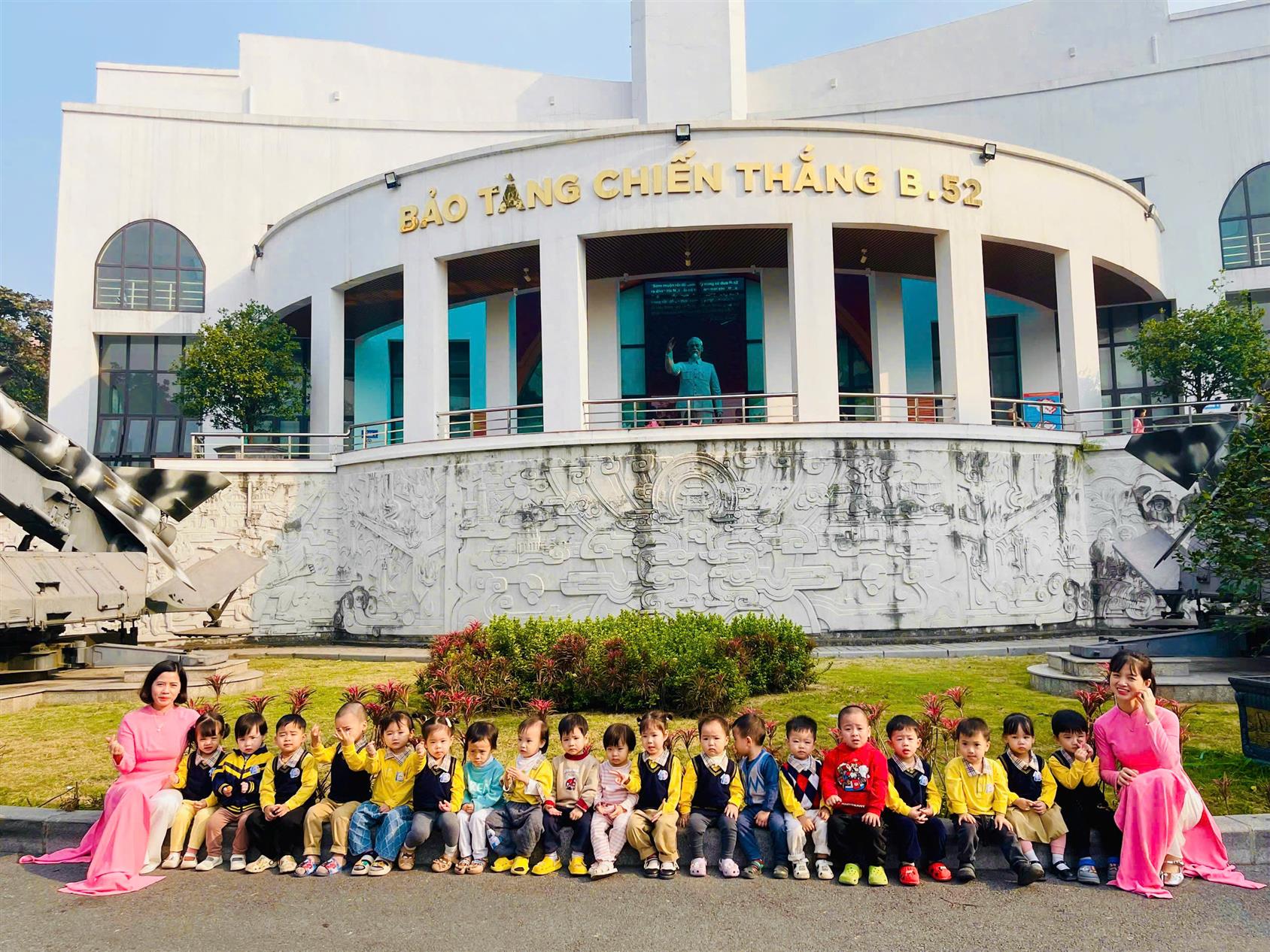 HÀNH TRÌNH NHỎ – TÌNH YÊU NƯỚC LỚN TRẢI NGHIỆM Ý NGHĨA CỦA CÁC BÉ  LỚP D2 TẠI BẢO TÀNG B52