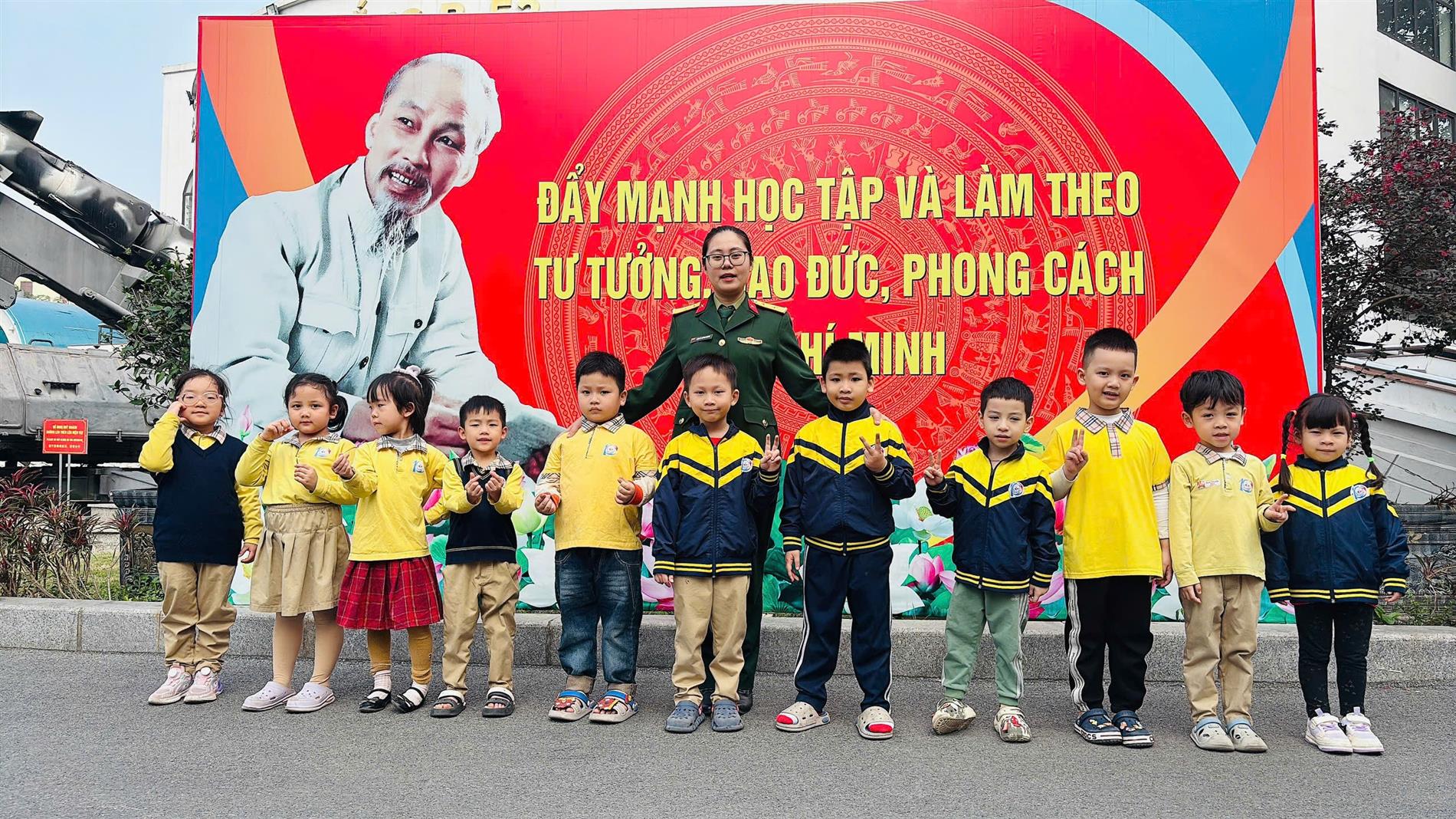 Hành trình trải nghiệm ý nghĩa của các bạn nhỏ lớp A1 tại bảo tàng chiến thắng B52