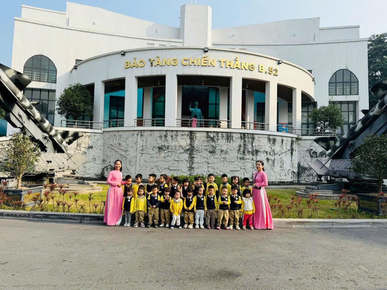 HỌC SINH LỚP MGB C3 TRƯỜNG MN SỐ 10 THAM QUAN BẢO TÀNG B-52