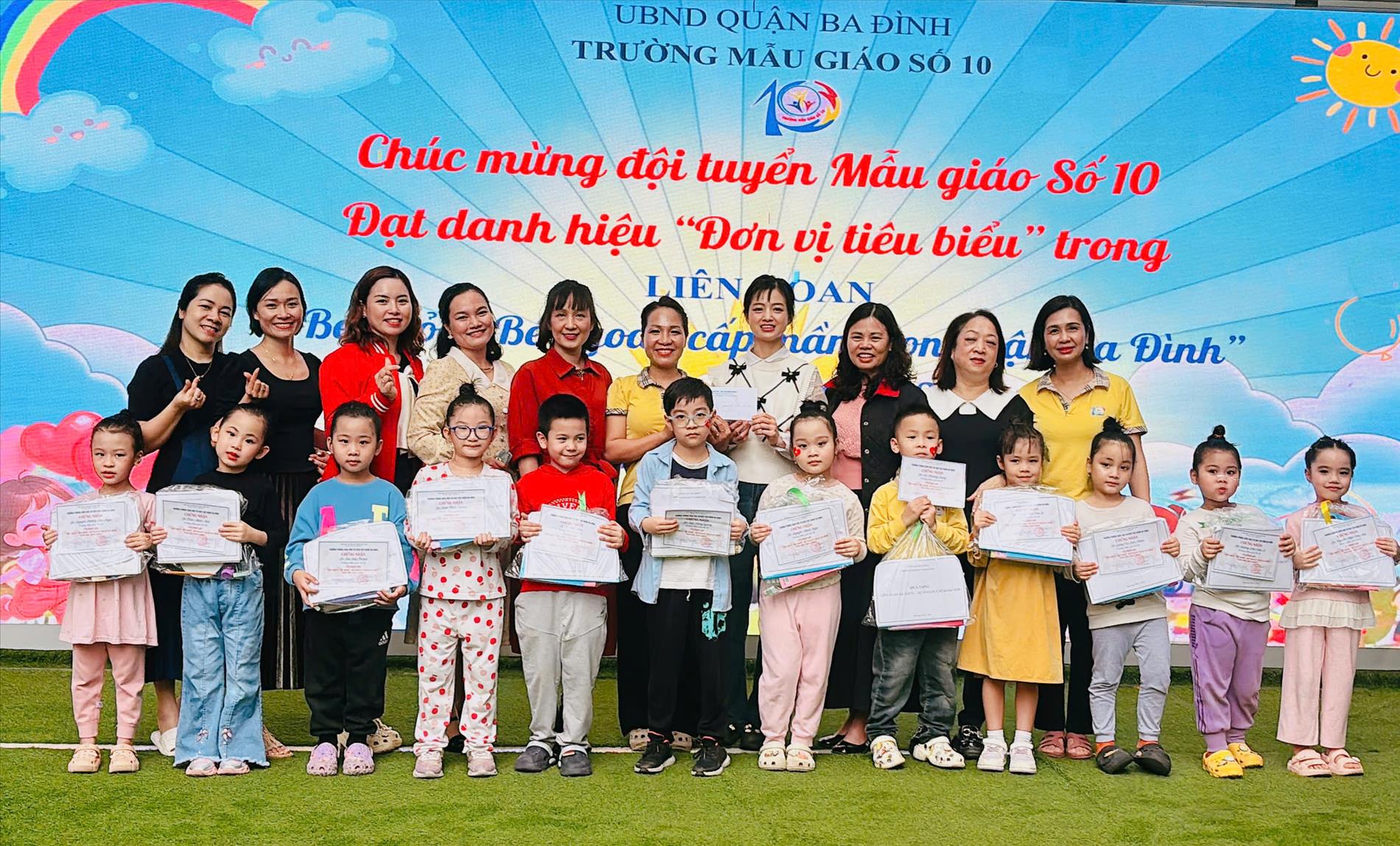 Trường MG số  10 tổ chức  chúc mừng đội tuyển  đạt danh hiệu “Đơn vị tiêu biểu” tại Liên hoan "Bé Khỏe - Bé Ngoan" cấp Quận năm học 2024 - 2025