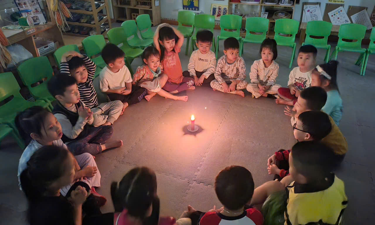 Các bé lớp MGN - B3 hưởng ứng giờ trái đất qua câu chuyện “Câu chuyện về giờ trái đất”