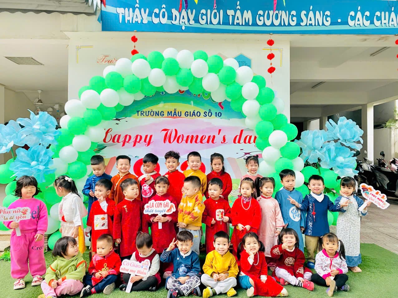 Chuỗi hoạt động của các con lớp MGB C1 chào mừng ngày Quốc tế Phụ nữ 8/3.