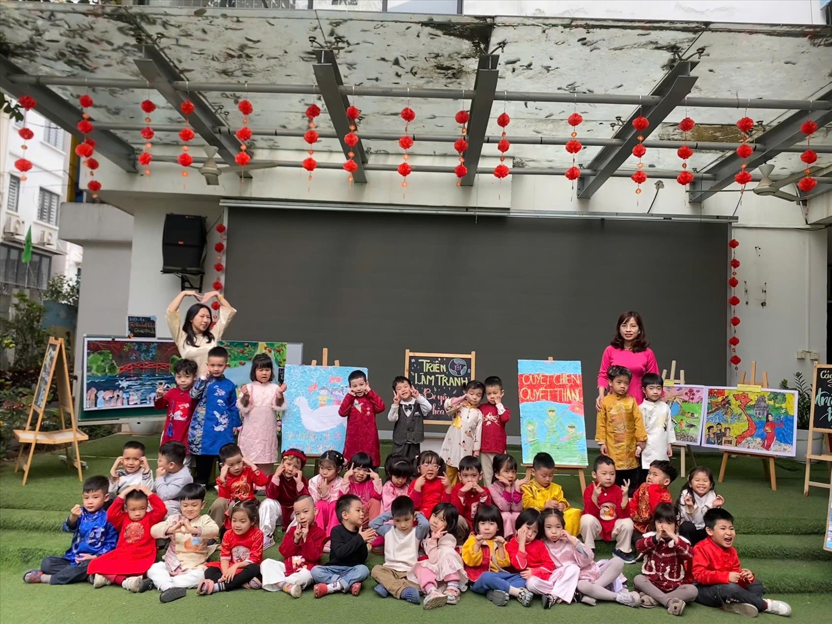 Chào mừng ngày 8/3 cùng các bé lớp Mẫu Giáo Nhỡ B1