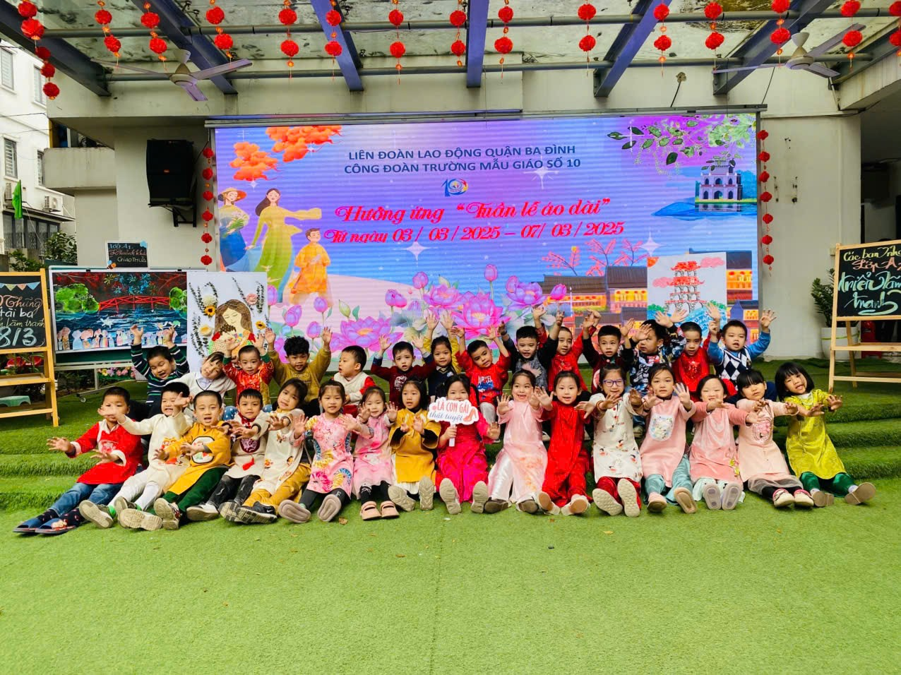 Cô và trò lớp MGL A5 trường Mẫu Giáo Số 10 với chuỗi sự kiện hưởng ứng “Tuần lễ áo dài”