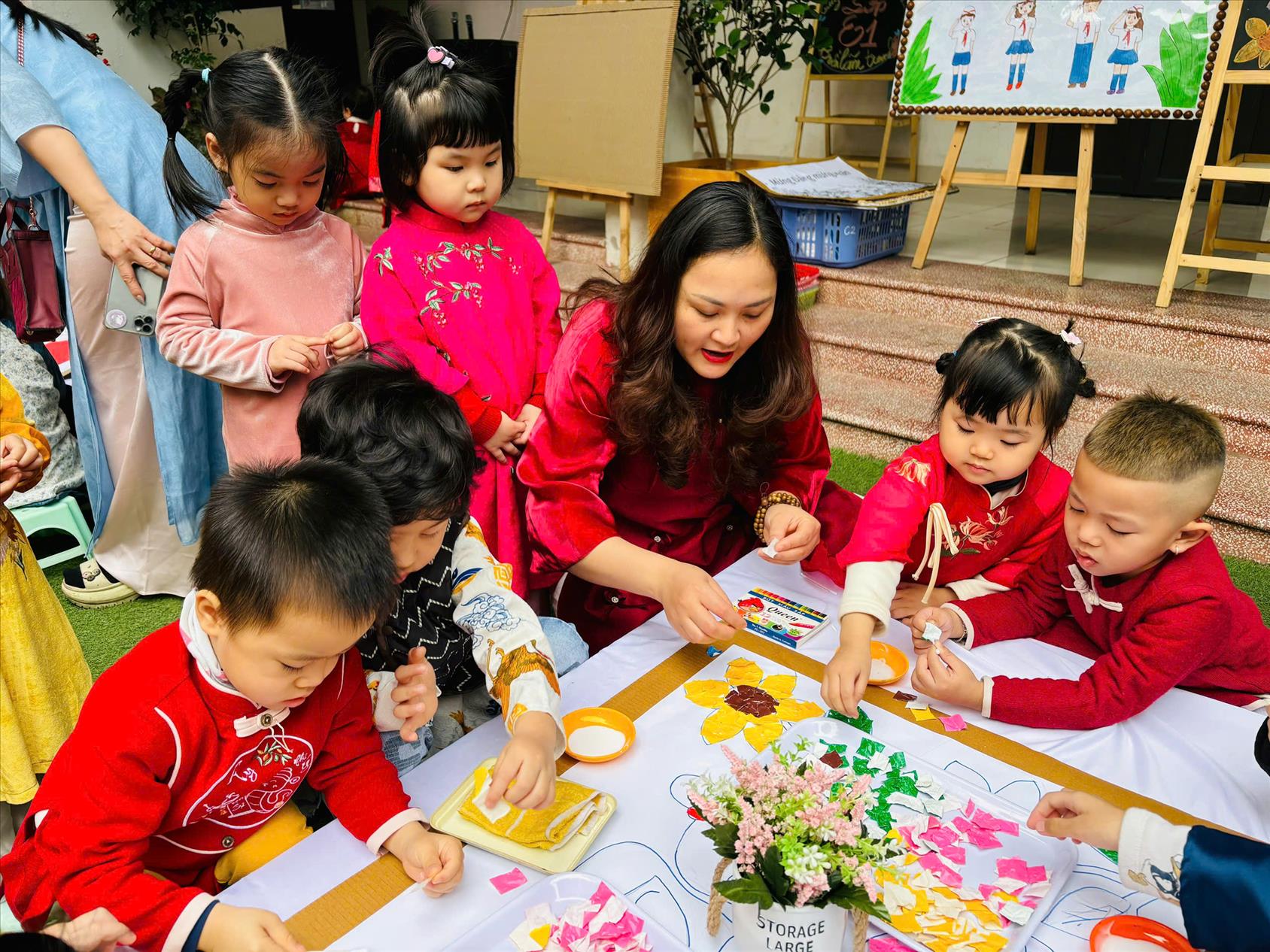 Các hoạt động của các bé lớp MGB C2 chào mừng ngày 8/3